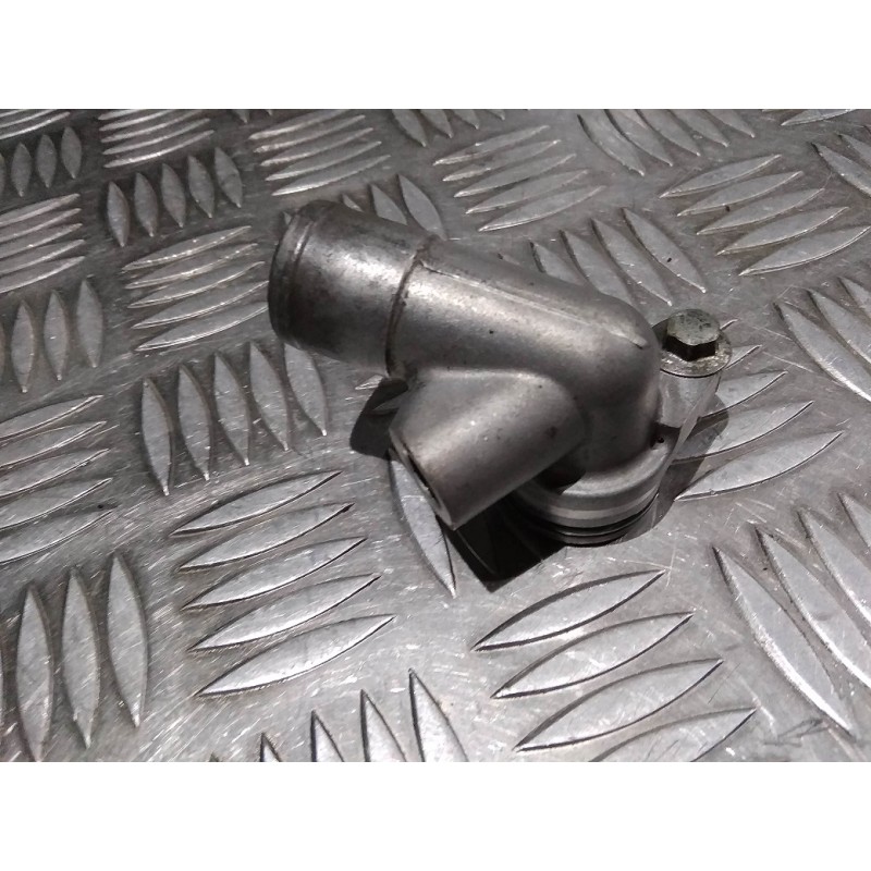 Coude d'eau sur culasse 450 YZF 14 - 19 / 450 WRF 16 - 20