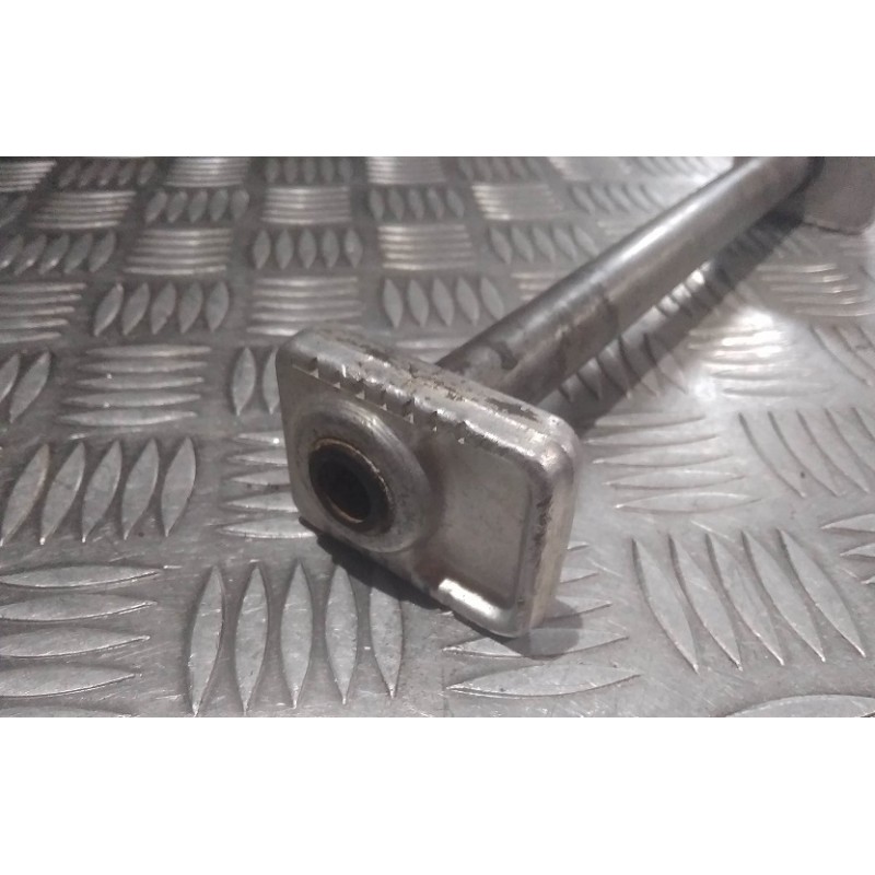 Axe de roue arrière 125 MX GS 87 - 88 / 240 MX GS 87 - 89