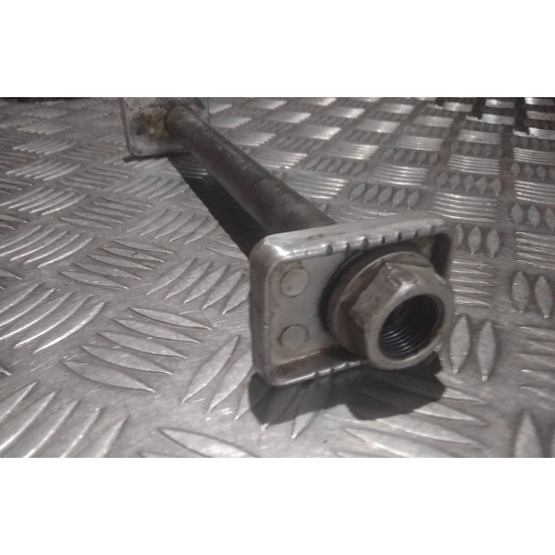 Axe de roue arrière 125 MX GS 87 - 88 / 240 MX GS 87 - 89