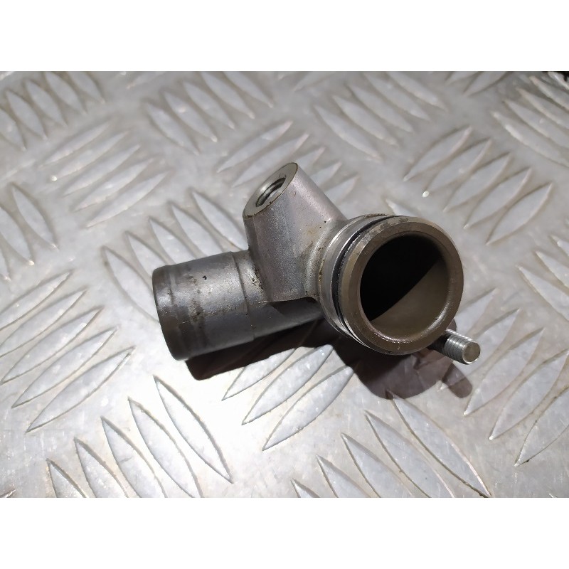 Coude d'eau sur culasse 450 YZF 14 - 19 / 450 WRF 16 - 20