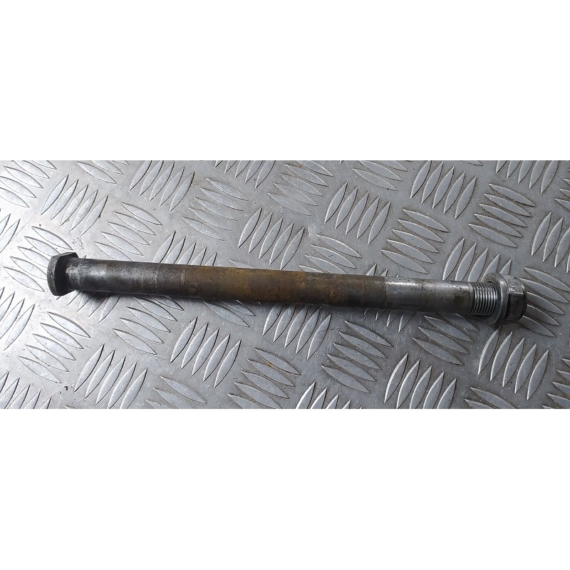 Axe de roue arrière 125 WR 95 - 98 / 250 360 WR 93 - 00