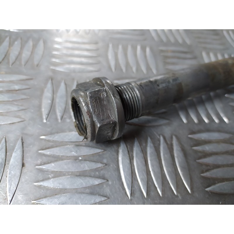 Axe de roue arrière 125 WR 95 - 98 / 250 360 WR 93 - 00