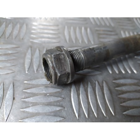 Axe de roue arrière 125 WR 95 - 98 / 250 360 WR 93 - 00