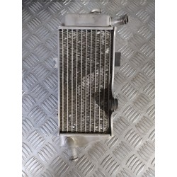 Radiateur coté sans bouchon...
