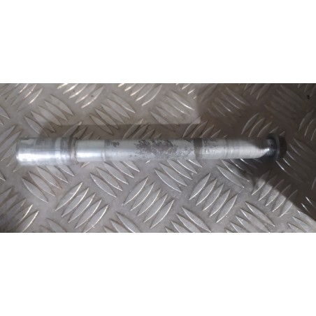 Axe de roue avant 125 250 YZ 05 - 07 / 250 YZF 05 - 06 / 250 WRF 05 - 13 / 450 YZF 05 - 07 / 450 WRF 05 - 15