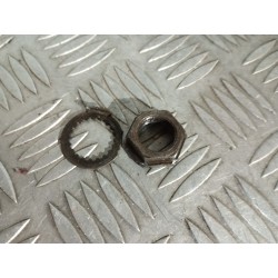 Écrou de pignon de sortie...