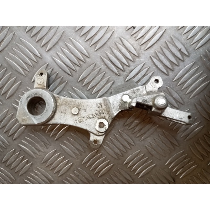 Support d'étrier arrière 125 YZ 05 / 250 WRF 05 / 450 YZF WRF 05