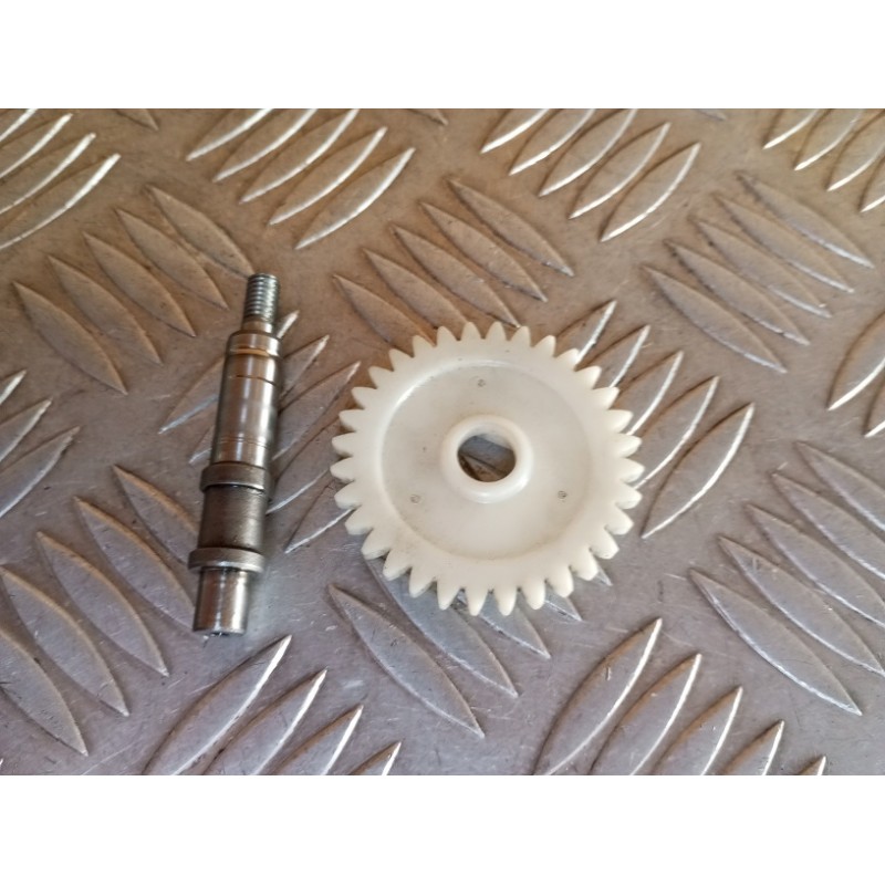 Axe + pignon de pompe à eau 125 WRE 93 - 11 / 125 SMS 04 - 11 / 125 WR CR 95 - 13