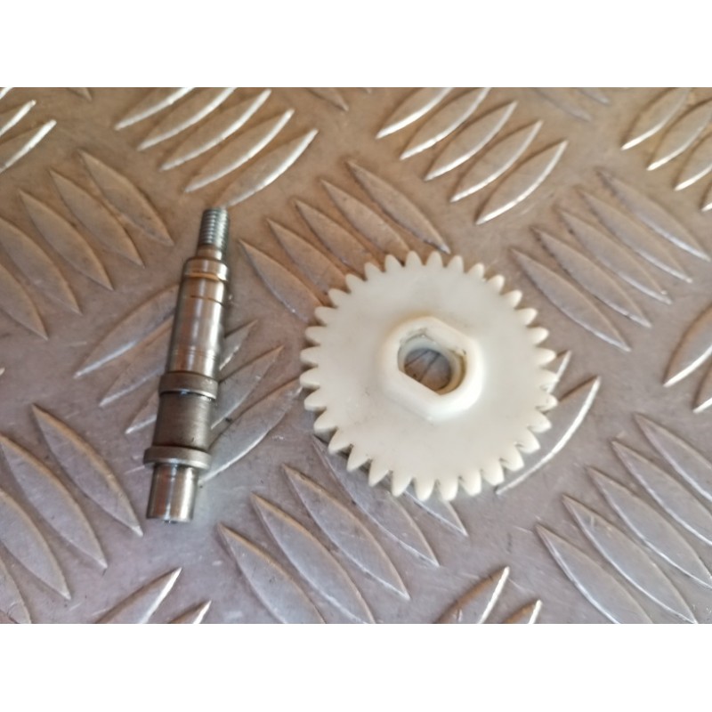 Axe + pignon de pompe à eau 125 WRE 93 - 11 / 125 SMS 04 - 11 / 125 WR CR 95 - 13