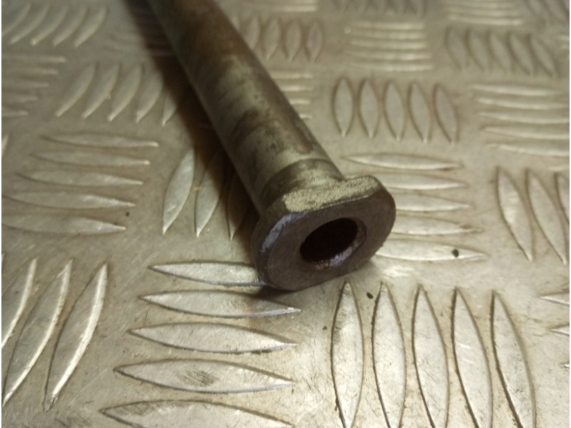 Axe de roue arrière 125 WR 95 - 98 / 250 360 WR 93 - 00