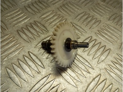 Axe + pignon de pompe à eau 125 WRE 93 - 11 / 125 SMS 04 - 11 / 125 WR CR 95 - 13 2