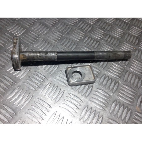 Axe de roue arrière 400 EGS 1994 à 1997 ( LC4 )